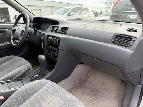 Used 2001 Toyota Camry CE image 19