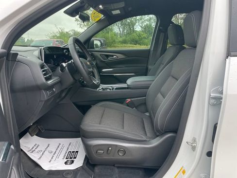 Used 2024 Chevrolet Traverse LT w/ LPO, Floor Liner Package FWD image 37