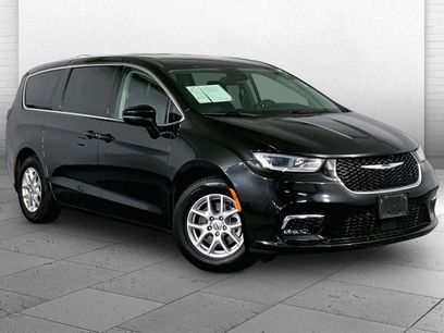 Used 2023 Chrysler Pacifica Touring-L