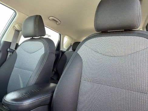 Used 2017 Kia Soul + image 11