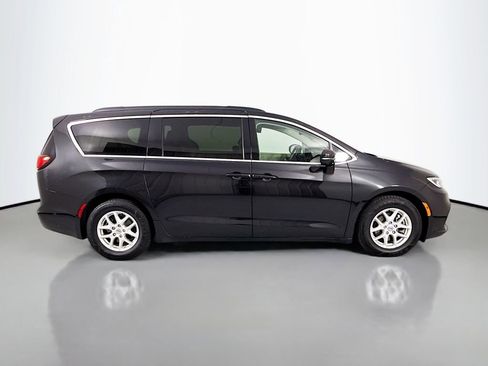 Used 2022 Chrysler Pacifica Touring-L w/ Uconnect Theater Family Group FWD image 8