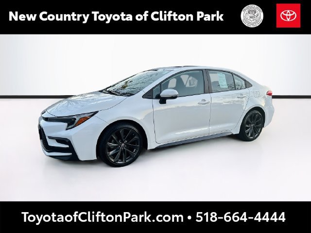 Used 2024 Toyota Corolla SE w/ SE Premium Package FWD image 3