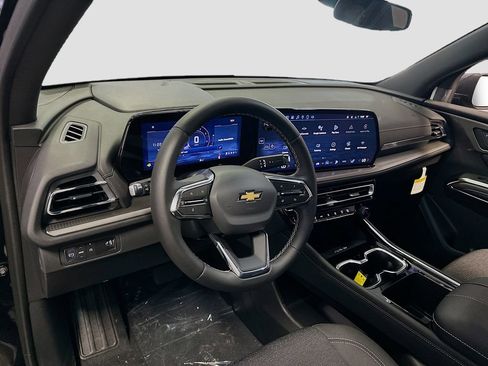 New 2025 Chevrolet Traverse LT image 10