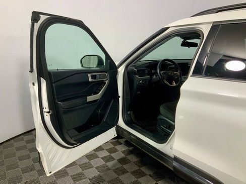 Used 2021 Ford Explorer XLT w/ Class III Trailer Tow Package AWD/4WD image 12