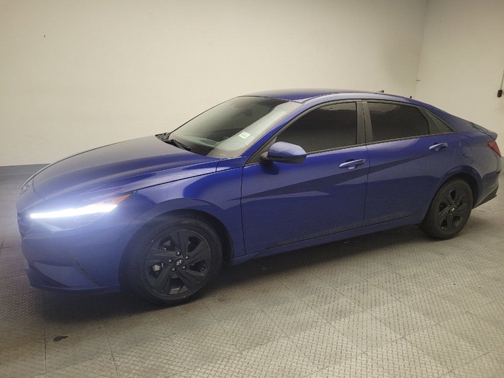 Used 2022 Hyundai Elantra SEL w/ Convenience Package FWD image 2