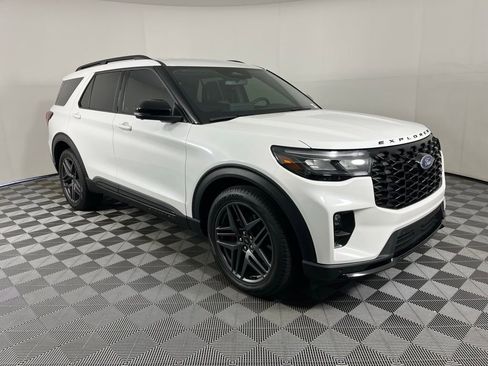 Used 2025 Ford Explorer ST AWD/4WD image 16