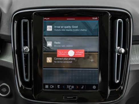 Certified 2025 Volvo XC40 B5 Ultra w/ Climate Package image 23