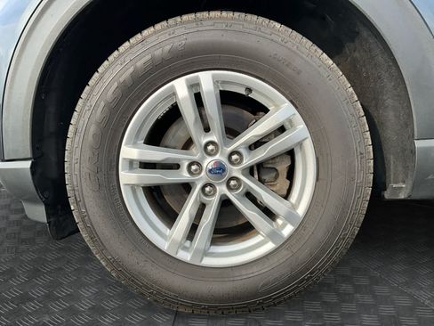 Used 2022 Ford Explorer XLT w/ Equipment Group 202A AWD/4WD image 14