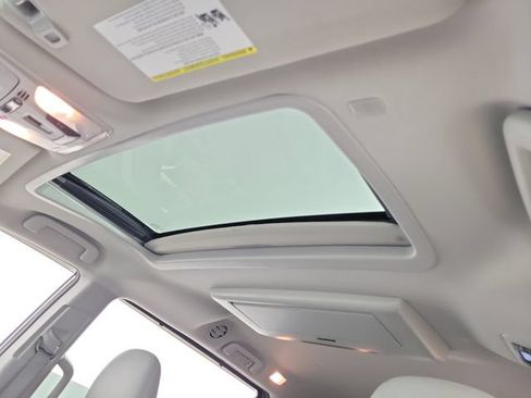 Used 2020 Toyota Sienna XLE Premium FWD image 21