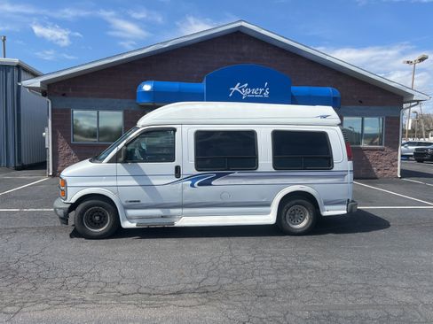 Used 1997 Chevrolet Express 1500 RWD image 2