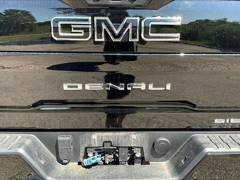 Used 2024 GMC Sierra 2500 Denali Ultimate AWD/4WD image 10