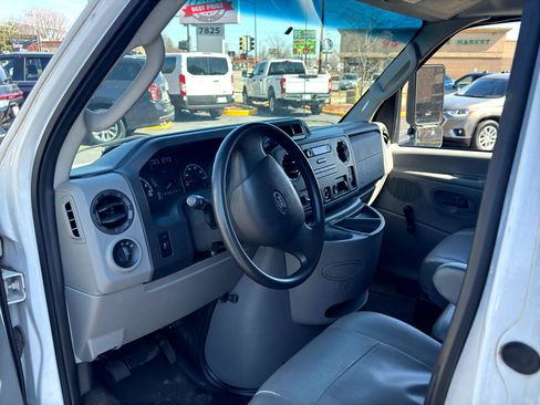 Used 2011 Ford E-450 and Econoline 450 Super Duty image 10