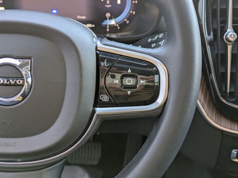 Certified 2023 Volvo XC60 B5 Plus image 18