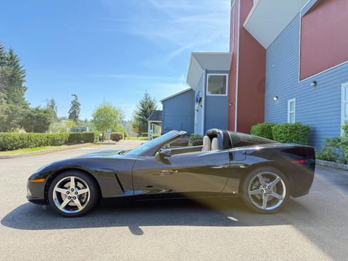 Used 2007 Chevrolet Corvette Coupe w/ Preferred Equipment Group RWD image 6