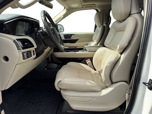 Used 2021 Lincoln Navigator Reserve w/ Luxury Package image 9