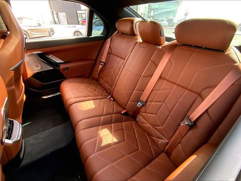 Certified 2023 BMW 760i xDrive w/ Luxury Rear Seating Package image 21