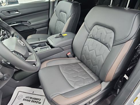 New 2026 Nissan Pathfinder Platinum FWD image 21