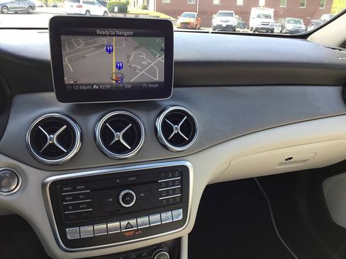 Used 2019 Mercedes-Benz GLA 250 4MATIC w/ Premium Package image 42