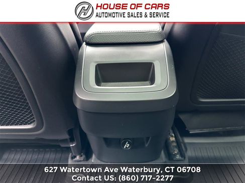 Used 2018 Volvo XC60 T5 Momentum w/ Vision Package image 23