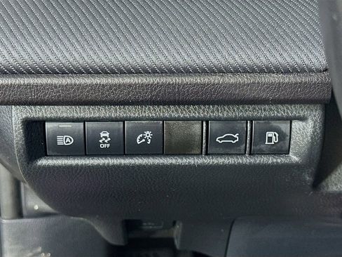 Used 2025 Toyota Camry SE image 21