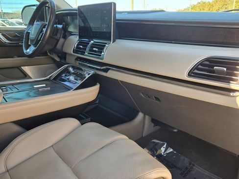 Used 2022 Lincoln Navigator Reserve image 24