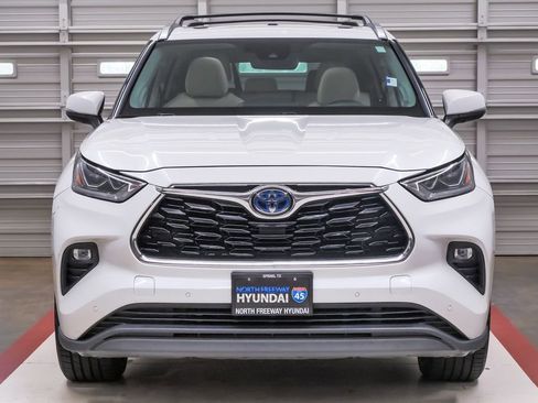 Used 2020 Toyota Highlander Limited FWD image 4