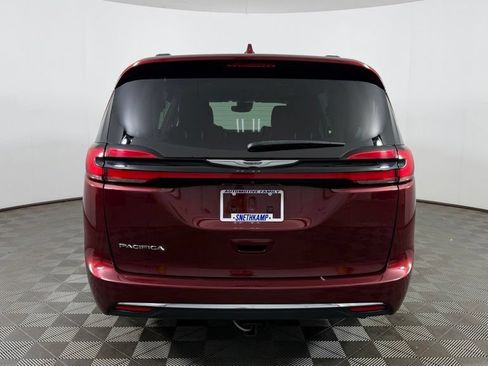 Used 2022 Chrysler Pacifica Touring-L FWD image 7