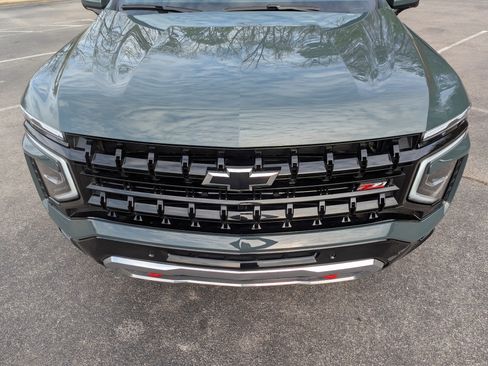 Used 2025 Chevrolet Suburban Z71 w/ Comfort Package image 12