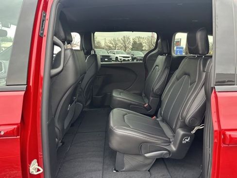 New 2026 Chrysler Pacifica Select image 23