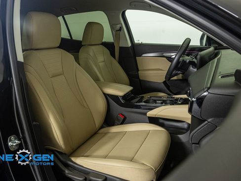 Used 2025 Buick Envision Preferred AWD/4WD image 38