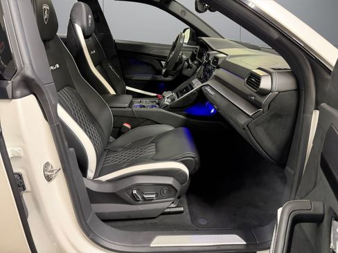 Used 2024 Lamborghini Urus Performante AWD/4WD image 17
