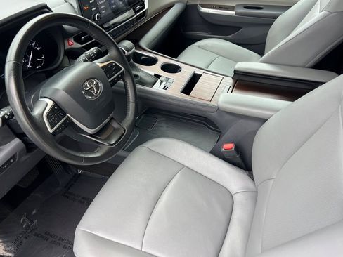 Used 2024 Toyota Sienna XLE image 10