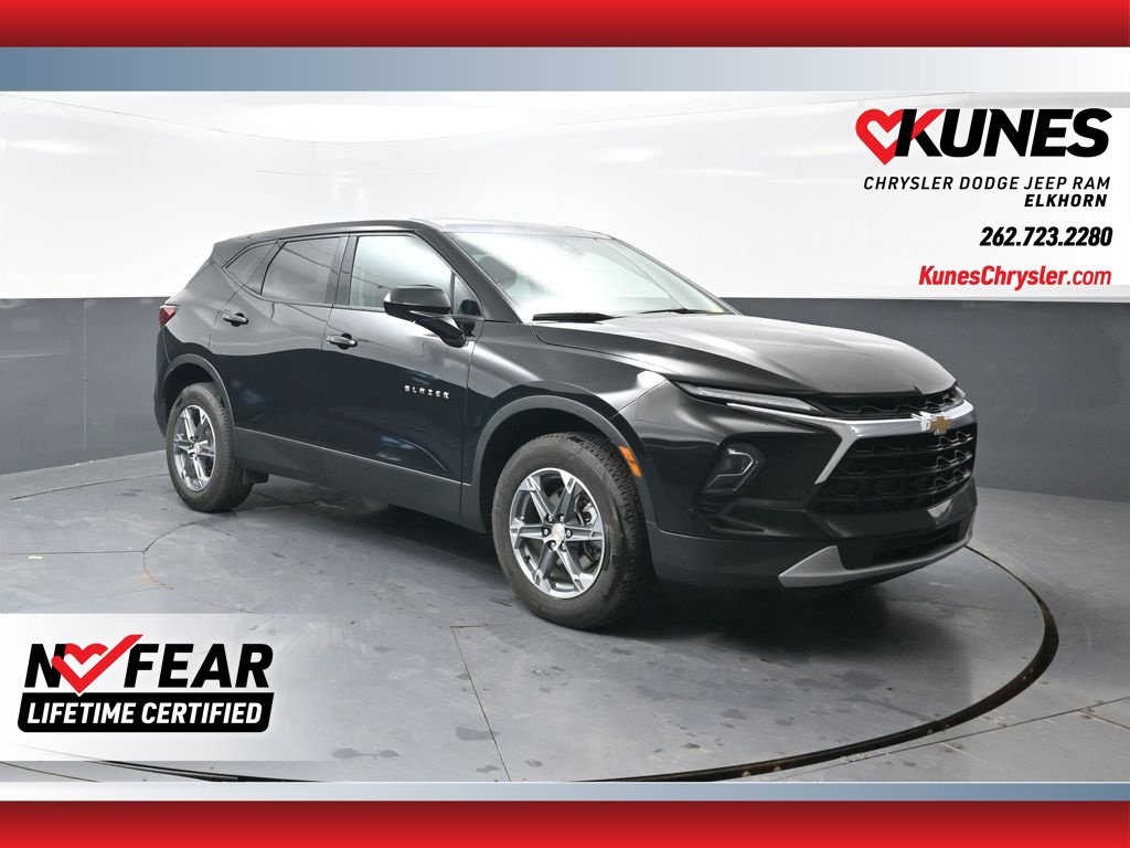 Used 2025 Chevrolet Blazer LT FWD image 1