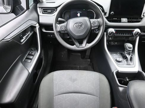 Used 2025 Toyota RAV4 XLE AWD/4WD image 14