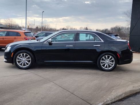 Used 2017 Chrysler 300 C w/ Safetytec Group II image 19