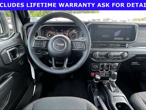 Used 2025 Jeep Wrangler Unlimited Rubicon w/ Convenience Group AWD/4WD image 5
