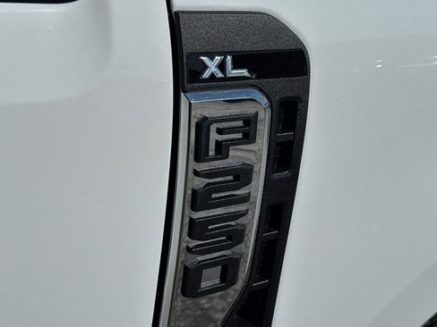 Used 2023 Ford F250 XL w/ XL Chrome Package image 8