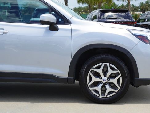 Used 2020 Subaru Forester Premium AWD/4WD image 9