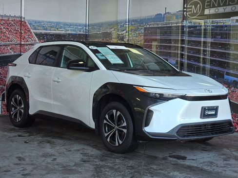 Certified 2025 Toyota bZ4X FWD image 1