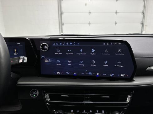 Used 2025 Chevrolet Traverse LT FWD image 31