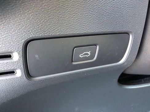 Used 2023 Volvo XC40 B5 Plus w/ Protection Package Premier image 12