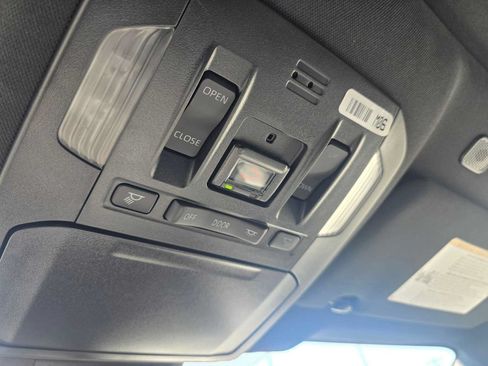Used 2023 Toyota Highlander XSE FWD image 36