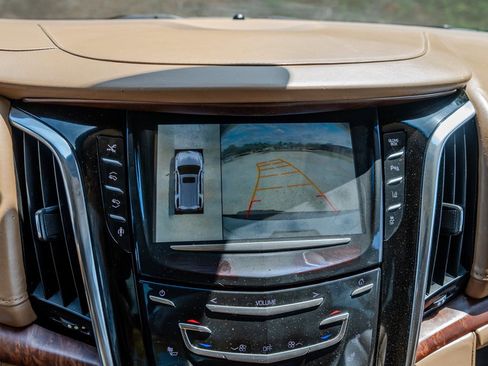Used 2015 Cadillac Escalade ESV Platinum AWD/4WD image 21