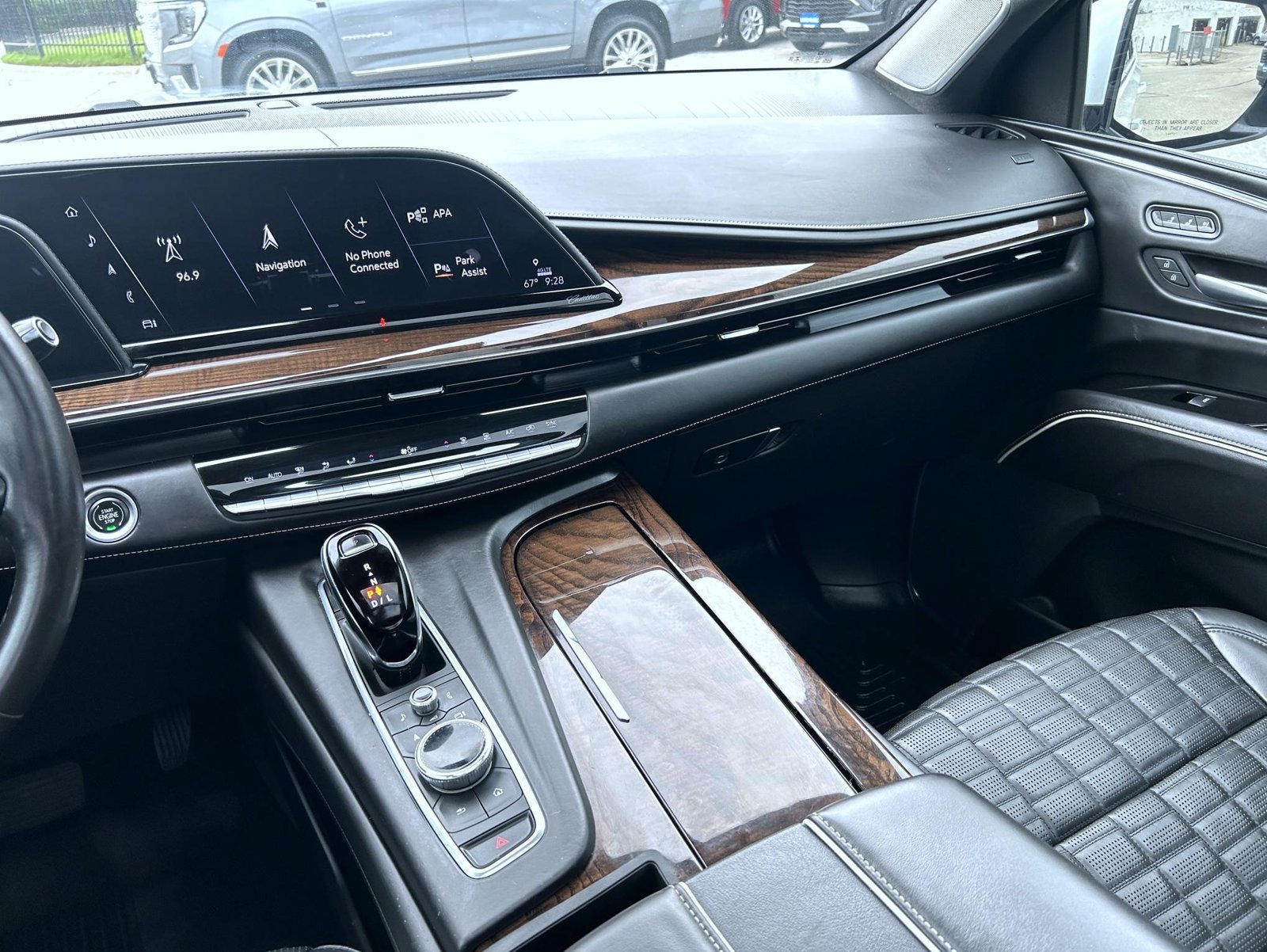 Used 2021 Cadillac Escalade Premium Luxury Platinum w/ Heavy-Duty Trailer Package AWD/4WD image 22