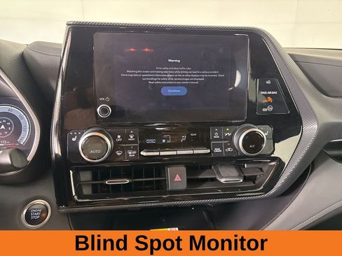Used 2025 Toyota Highlander XSE AWD/4WD image 16