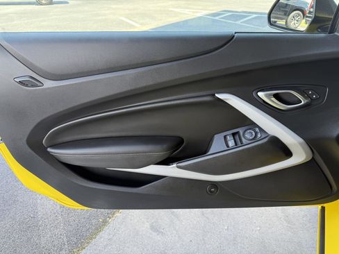 Used 2018 Chevrolet Camaro SS RWD image 10