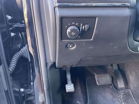 Used 2017 Jeep Grand Cherokee Limited w/ Luxury Group II image 30