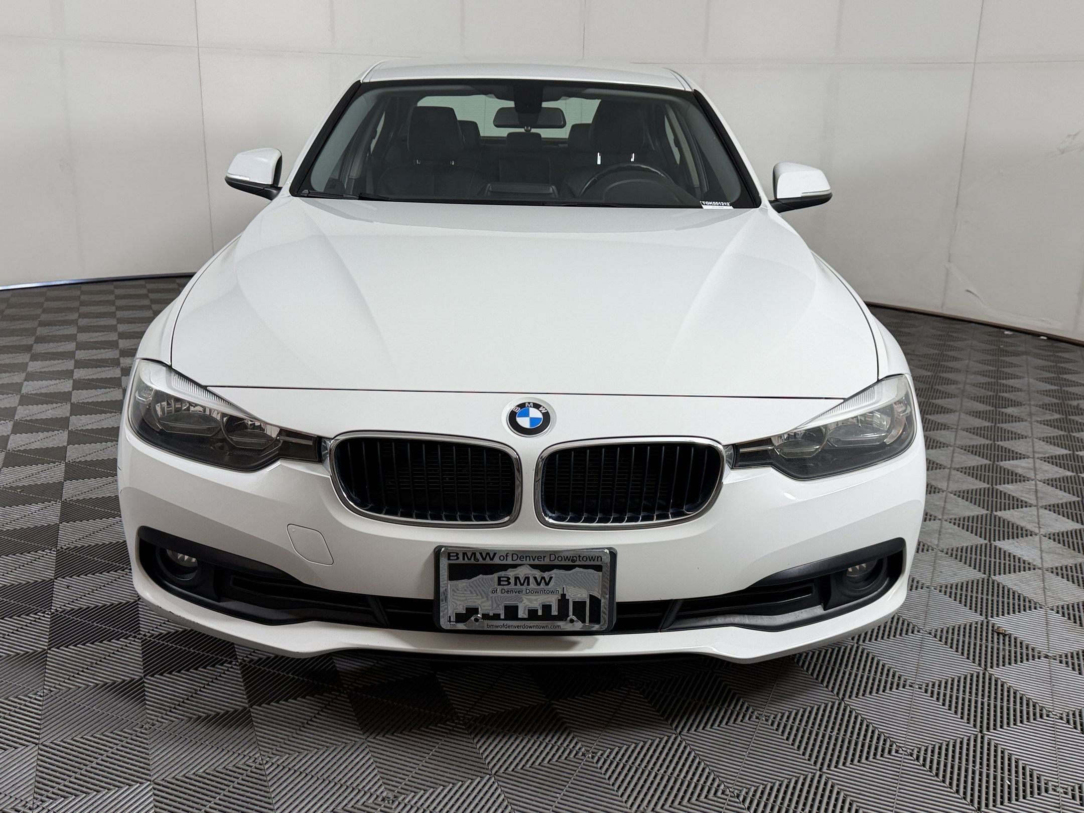 Used 2016 BMW 320i xDrive Sedan AWD/4WD image 6