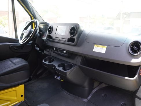 Used 2021 Mercedes-Benz Sprinter 2500 w/ Acoustic Package image 32