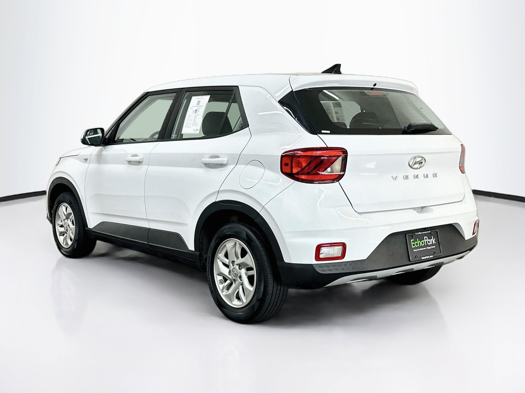 Used 2022 Hyundai Venue SE FWD image 5